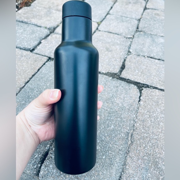 Micheal Kors EXCLUSIVE Water Bottle - Picture 4 of 5